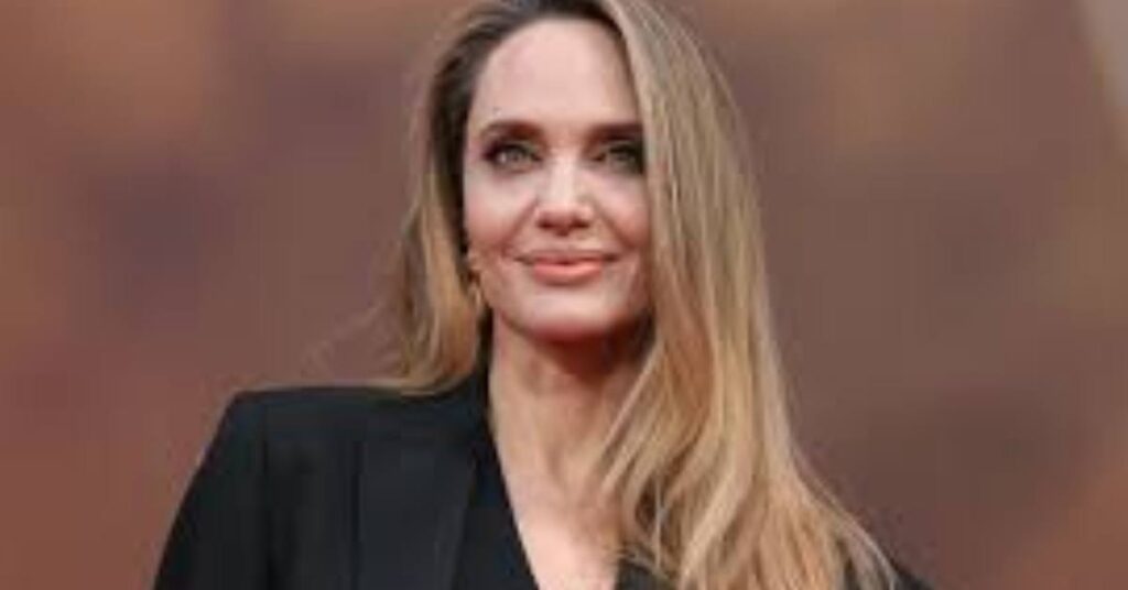 Angelina Jolie Net Worth (3)